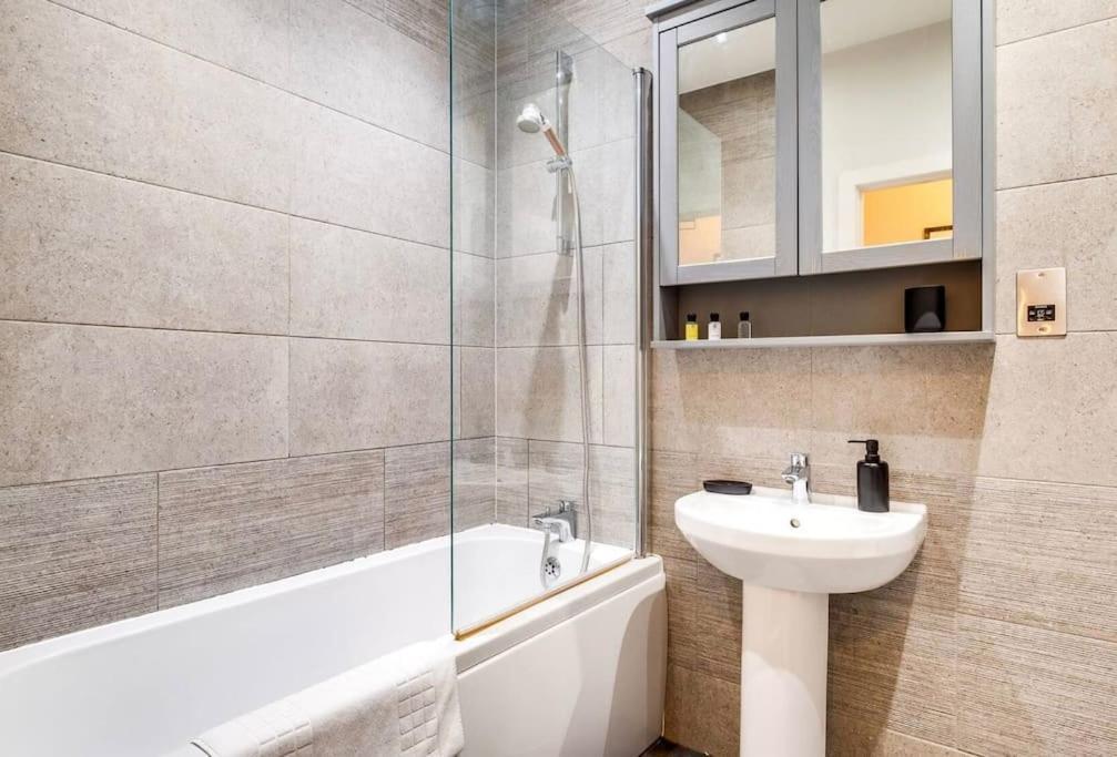 Giant Savings On Long Stays B1 Living, Enquire Now Birmingham Kültér fotó